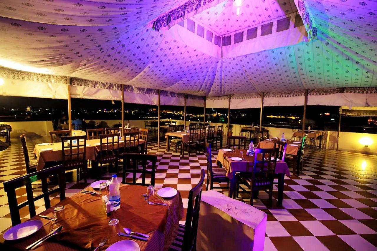 Hotel Royal Pratap Niwas Udaipur Ngoại thất bức ảnh